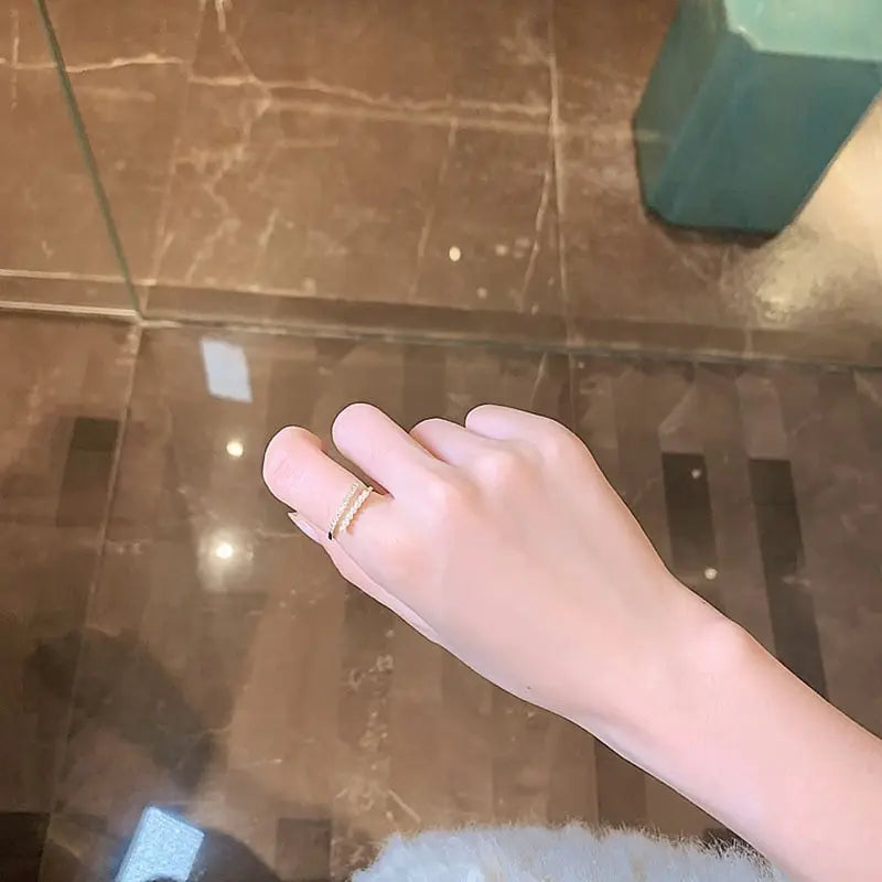 Eleganter zweireihiger Ring mit kleinem Steinen und Perlen, Ansicht 4