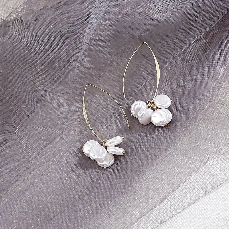 Elegante, hängende Ohrringe mit Perlen, zeitlos und elegant., Ansicht 2