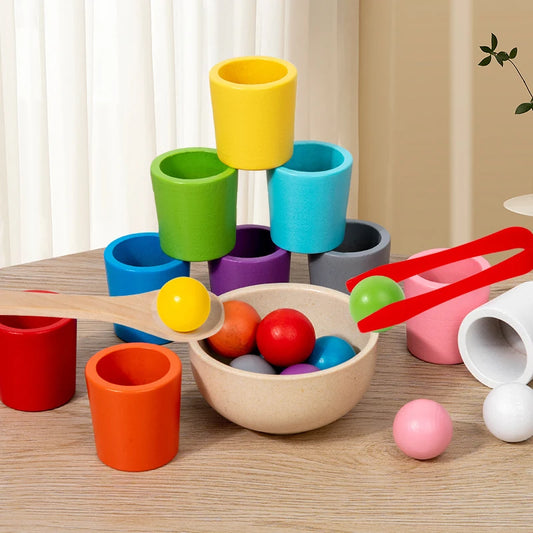 Montessori-Farbzuordnungsspiel aus Holz mit Bechern
