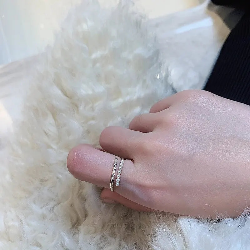 Eleganter zweireihiger Ring mit kleinem Steinen und Perlen, Ansicht 3