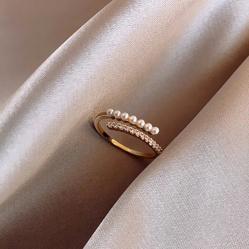 Eleganter zweireihiger Ring mit kleinem Steinen und Perlen, Ansicht 2