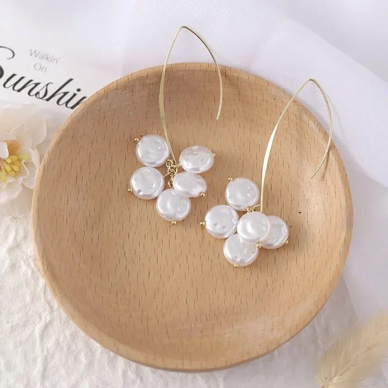 Elegante, hängende Ohrringe mit Perlen, zeitlos und elegant., Ansicht 3